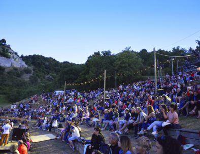 sortir en Ardèche ? Les cinémas de plein air au château de crussol